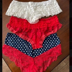 Ruffle/ cheeky panties. Pinup retro style.